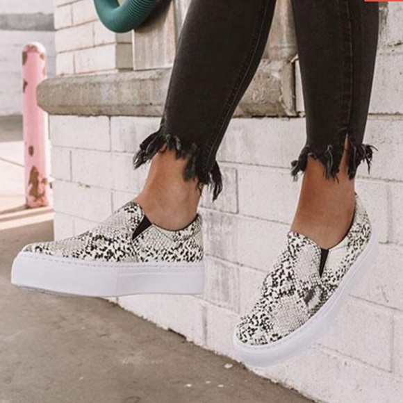 ✨ONE HOUR SALE✨Chic grey Snakeskin sneakers - Picture 2 of 7